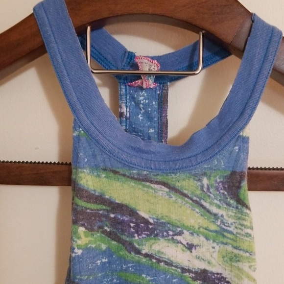 Top - Picture 2 of 4